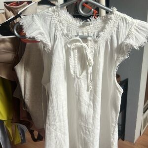 Super cute beach wear top, flows, comfortable and lightweight.